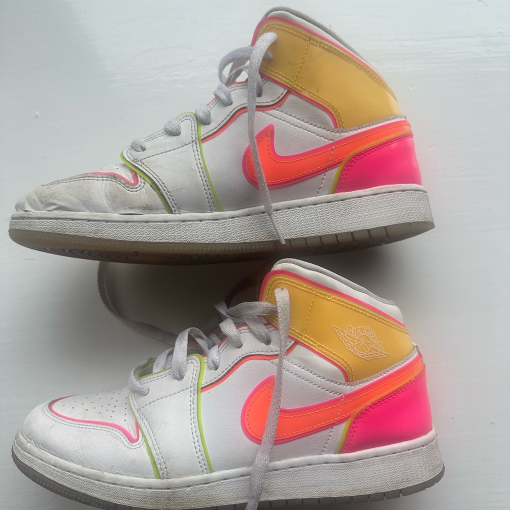 NIKE AIR JORDANS